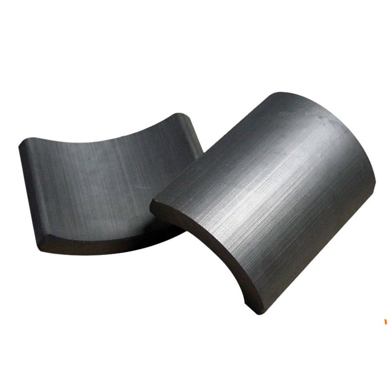 Ferrite arc magnet